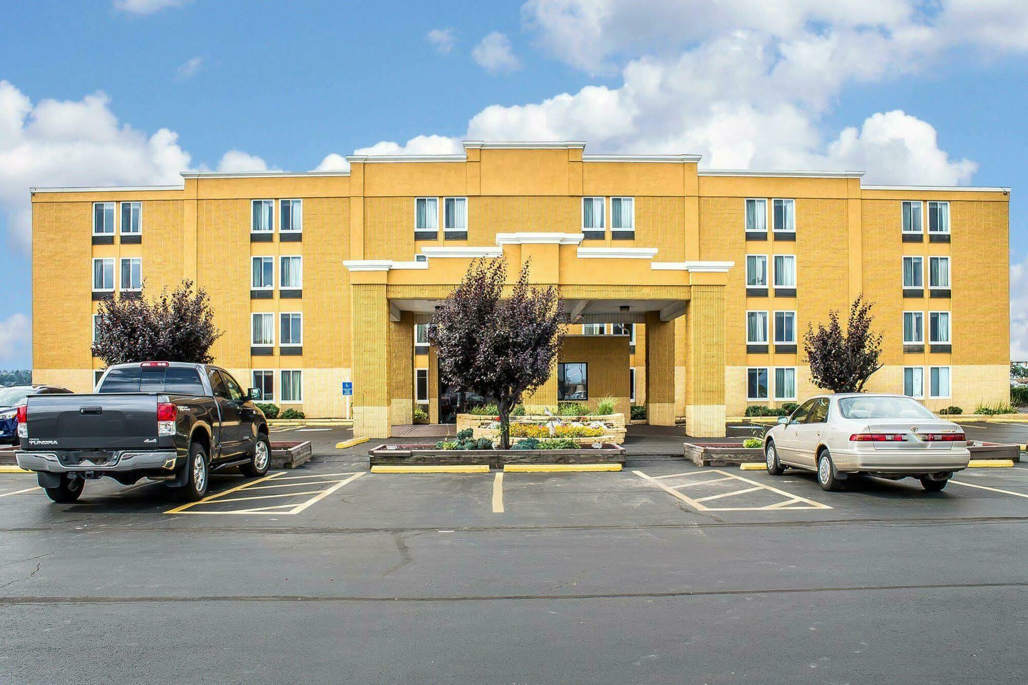 Baymont By Wyndham Scranton Dunmore Buitenkant foto